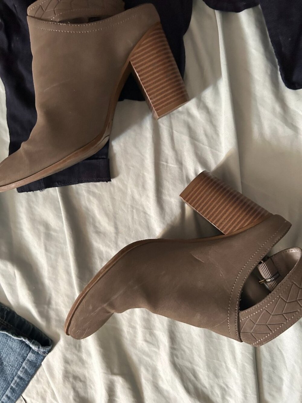 AEO size 71/2 brown tan ankle boots womens shoes 7 1/2 seven boho western